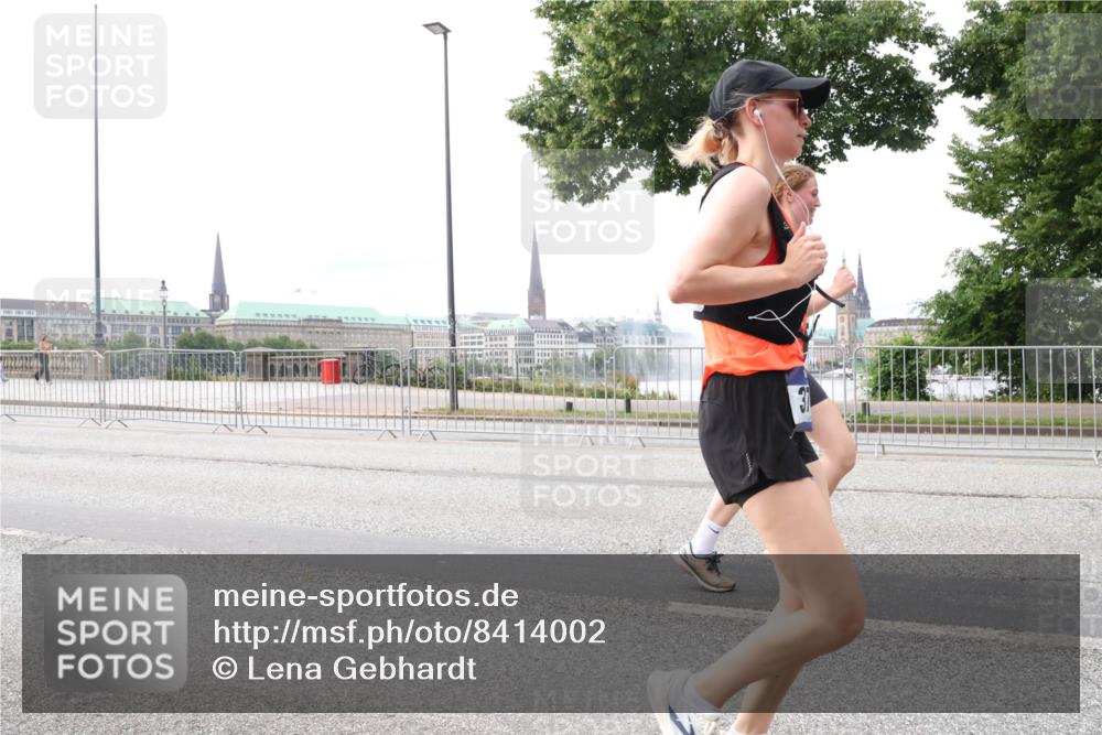 29.06.2025 - hella hamburg halbmarathon Lena Gebhardt http://msf.ph/oto/8414002 29.06.2025 10:25:58 Lombardsbrücke 31, 1093, 1305, 1479, 1481, 3343, 3617, 3765, 4378, 4797, 5028, 5497, 6159, 6663, 8276, 8306, 8674, 8881, 9811, 10104, 10219, 10845, 10846, 11139, 11596, 11699, 11828, 11859, 12074, 12505, 12826, 12827, 12838, 12945, 12946, 13653, 14063, 14179, 14223, 14356, 14726, 14936, 15283, 16289, 16354, 16381, 16927, 17369, 19144 meine-sportfotos.de