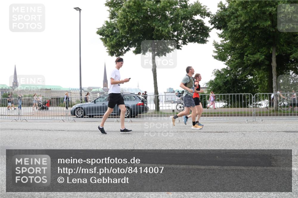29.06.2025 - hella hamburg halbmarathon Lena Gebhardt http://msf.ph/oto/8414007 29.06.2025 10:51:22 Lombardsbrücke 1129, 1203, 1208, 1404, 1478, 1617, 1997, 2202, 2308, 2358, 2380, 2484, 2485, 2593, 2736, 2778, 2859, 3934, 4156, 4652, 4713, 4748, 4808, 4848, 4878, 4920, 5286, 5289, 5291, 5357, 5394, 5530, 5716, 5717, 6007, 6091, 6885, 6945, 6954, 6961, 7012, 7141, 7769, 7770, 7771, 7825, 7841, 7871, 7992, 8040, 8125, 8399, 8410, 8672, 8779, 9166, 9167, 9340, 9462, 9582, 9583, 9763, 10496, 10552, 10614, 10636, 11034, 11052, 11252, 11268, 11575 meine-sportfotos.de