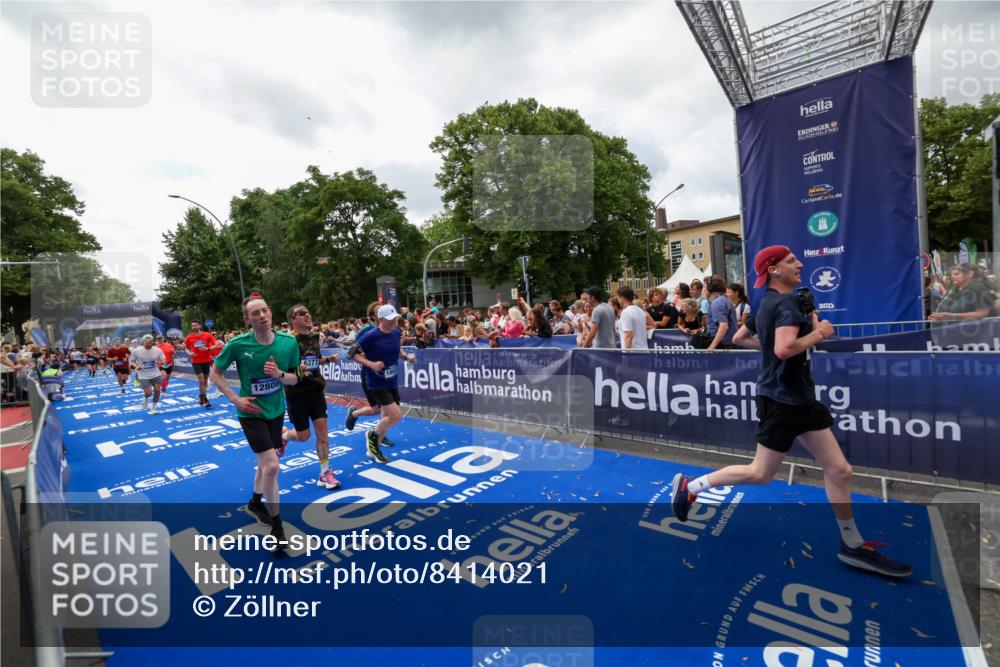 29.06.2025 - hella hamburg halbmarathon Zöllner http://msf.ph/oto/8414021 29.06.2025 10:48:07 Ziel 1086, 4324, 4528, 4601, 4711, 6377, 9626, 9638, 12706, 12724, 12747, 12808, 13570, 16094, 16149, 18206, 18922, 19198 meine-sportfotos.de