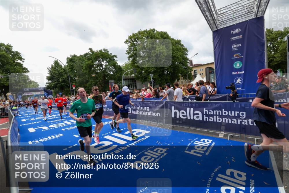 29.06.2025 - hella hamburg halbmarathon Zöllner http://msf.ph/oto/8414026 29.06.2025 10:48:07 Ziel 1086, 4324, 4528, 4601, 4711, 6377, 9626, 9638, 12706, 12724, 12747, 12808, 13570, 16094, 16149, 18206, 18922, 19198 meine-sportfotos.de