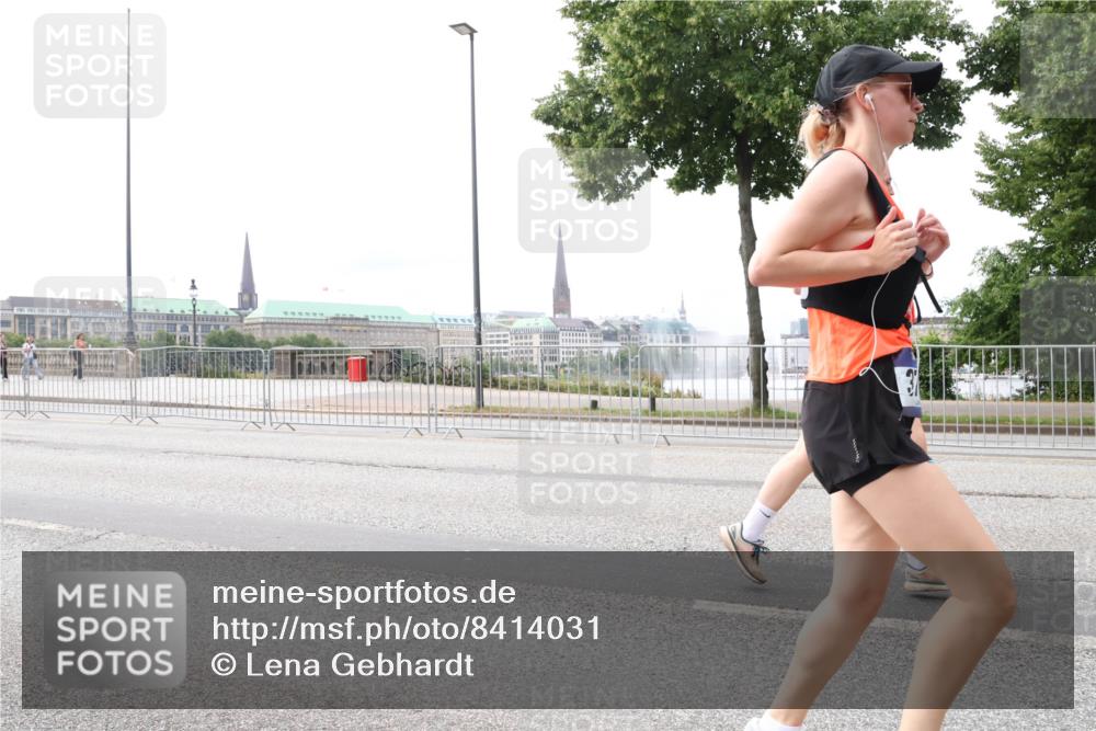 29.06.2025 - hella hamburg halbmarathon Lena Gebhardt http://msf.ph/oto/8414031 29.06.2025 10:25:58 Lombardsbrücke 1093, 1305, 1479, 1481, 3343, 3617, 3765, 4378, 4797, 5028, 5497, 6159, 6663, 8276, 8306, 8674, 8881, 9811, 10104, 10219, 10845, 10846, 11139, 11596, 11699, 11828, 11859, 12074, 12505, 12826, 12827, 12838, 12945, 12946, 13653, 14063, 14179, 14223, 14356, 14726, 14936, 15283, 16289, 16354, 16381, 16927, 17369, 19144 meine-sportfotos.de