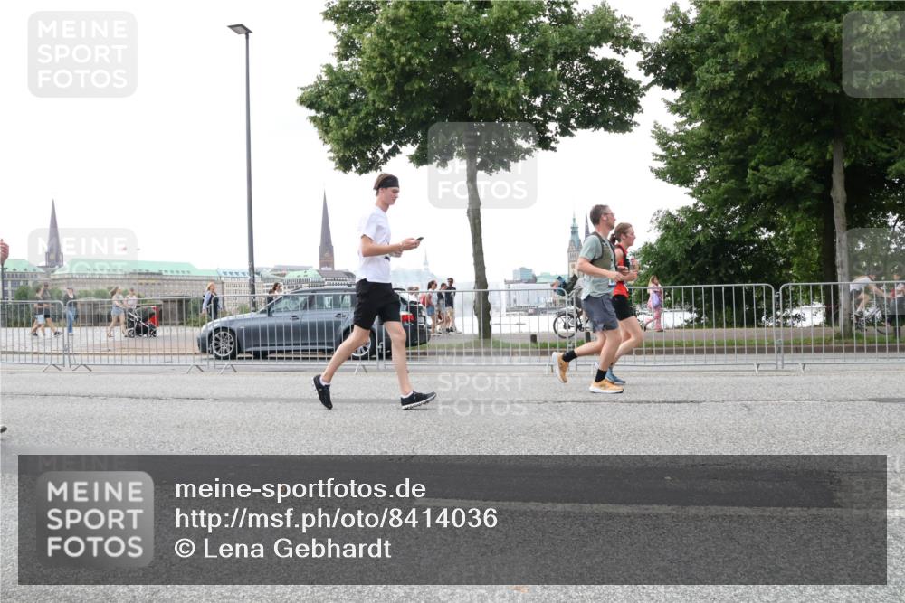29.06.2025 - hella hamburg halbmarathon Lena Gebhardt http://msf.ph/oto/8414036 29.06.2025 10:51:22 Lombardsbrücke 1129, 1203, 1208, 1404, 1478, 1617, 1997, 2202, 2308, 2358, 2380, 2484, 2485, 2593, 2736, 2778, 2859, 3934, 4156, 4652, 4713, 4748, 4808, 4848, 4878, 4920, 5286, 5289, 5291, 5357, 5394, 5530, 5716, 5717, 6007, 6091, 6885, 6945, 6954, 6961, 7012, 7141, 7769, 7770, 7771, 7825, 7841, 7871, 7992, 8040, 8125, 8399, 8410, 8672, 8779, 9166, 9167, 9340, 9462, 9582, 9583, 9763, 10496, 10552, 10614, 10636, 11034, 11052, 11252, 11268, 11575 meine-sportfotos.de