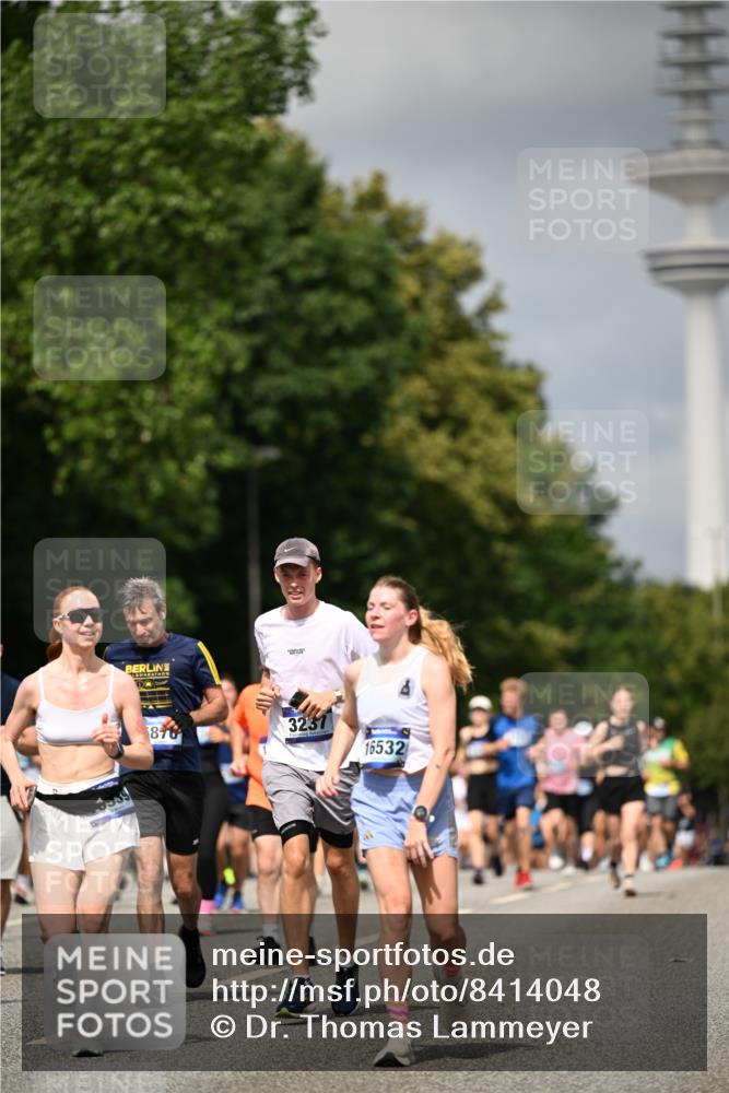 29.06.2025 - hella hamburg halbmarathon Dr. Thomas Lammeyer http://msf.ph/oto/8414048 29.06.2025 10:44:21 Kennedybrücke 1058, 1760, 2019, 2313, 2888, 2976, 3046, 3237, 3515, 3808, 3882, 3883, 3884, 4173, 4752, 5229, 5263, 5654, 5701, 5876, 5877, 5901, 6427, 6739, 6866, 6876, 7045, 7174, 7455, 7456, 7524, 7675, 7850, 7984, 8107, 8391, 8612, 8865, 8866, 9495, 9698, 9747, 9777, 10441, 10512, 10626, 10806, 10818, 11175, 11242 meine-sportfotos.de