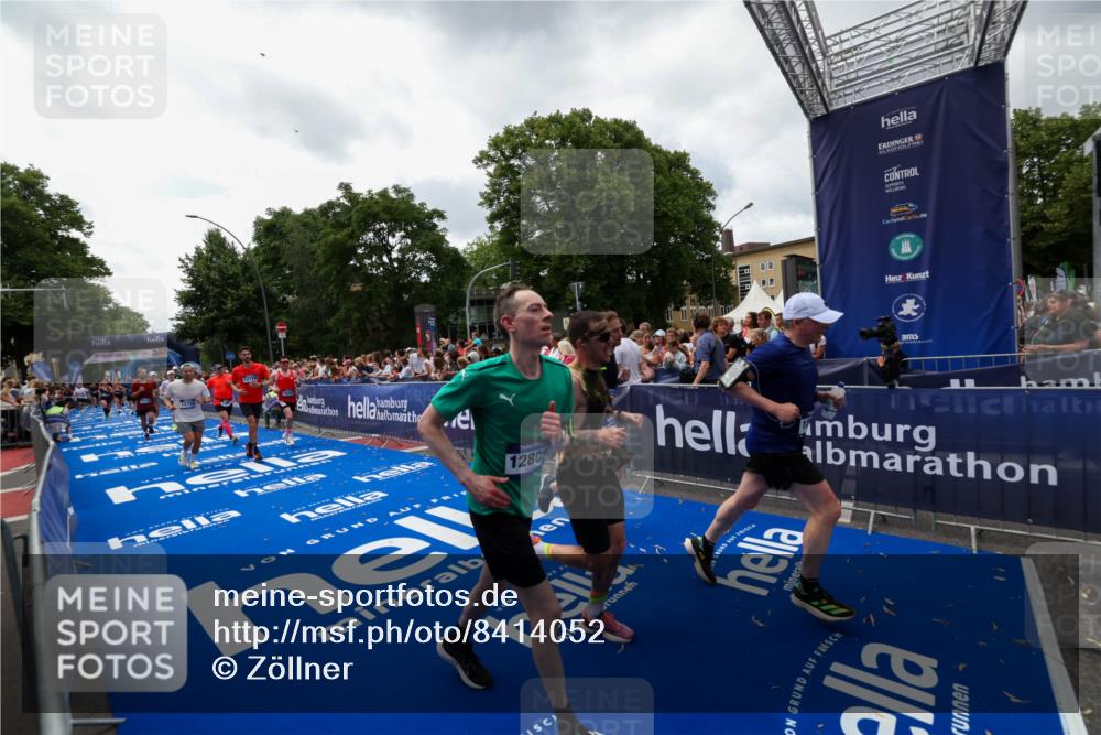 29.06.2025 - hella hamburg halbmarathon Zöllner http://msf.ph/oto/8414052 29.06.2025 10:48:08 Ziel 1086, 4324, 4601, 4711, 6377, 9544, 9626, 9638, 12706, 12724, 12747, 12808, 13570, 16094, 16149, 16269, 18206, 18922 meine-sportfotos.de