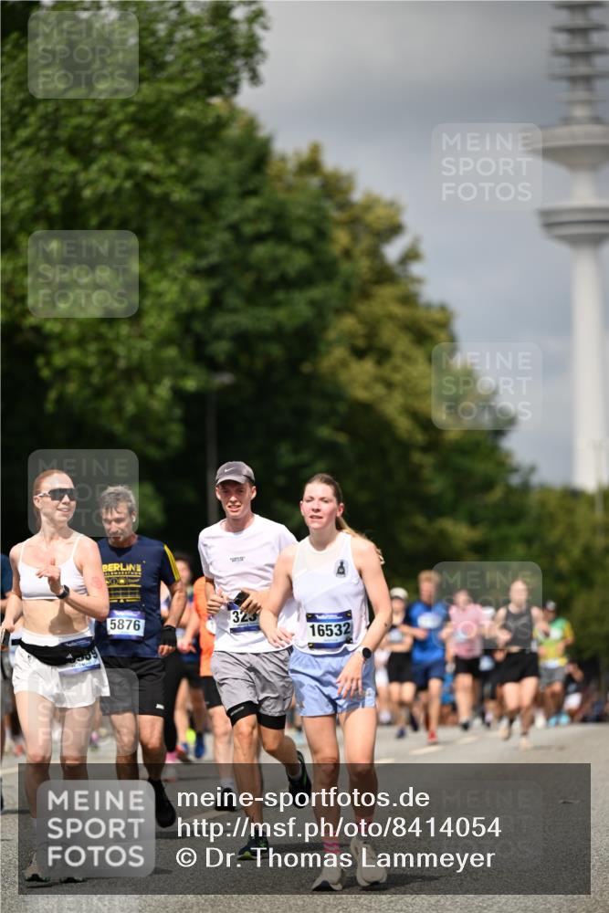 29.06.2025 - hella hamburg halbmarathon Dr. Thomas Lammeyer http://msf.ph/oto/8414054 29.06.2025 10:44:21 Kennedybrücke 1058, 1760, 2019, 2313, 2888, 2976, 3046, 3237, 3515, 3808, 3882, 3883, 3884, 4173, 4752, 5229, 5263, 5654, 5701, 5876, 5877, 5901, 6427, 6739, 6866, 6876, 7045, 7174, 7455, 7456, 7524, 7675, 7850, 7984, 8107, 8391, 8612, 8865, 8866, 9495, 9698, 9747, 9777, 10441, 10512, 10626, 10806, 10818, 11175, 11242 meine-sportfotos.de