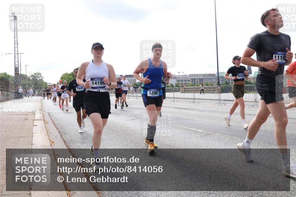 29.06.2025 - hella hamburg halbmarathon Lena Gebhardt http://msf.ph/oto/8414056 29.06.2025 10:17:24 Lombardsbrücke 7945, 14199, 1298, 110, 18344, 1110, 1015, 1083, 1137, 1204, 1298, 1331, 1348, 1356, 1477, 1553, 1795, 2225, 2259, 2305, 2548, 2860, 2908, 3210, 3464, 3466, 3622, 3802, 3803, 4194, 4218, 4852, 5002, 5023, 5390, 5929, 5930, 5995, 6126, 6128, 6254, 6336, 6352, 6520, 6522, 6786, 7011, 7114, 7115, 7257, 7258, 7291, 7345, 7376, 7410, 7413, 7445, 7566, 7647, 7844, 7928, 7945, 8210, 8253, 8263, 8309, 8351, 8433, 8513, 8558, 8895, 8983, 9152, 9259, 9848 meine-sportfotos.de