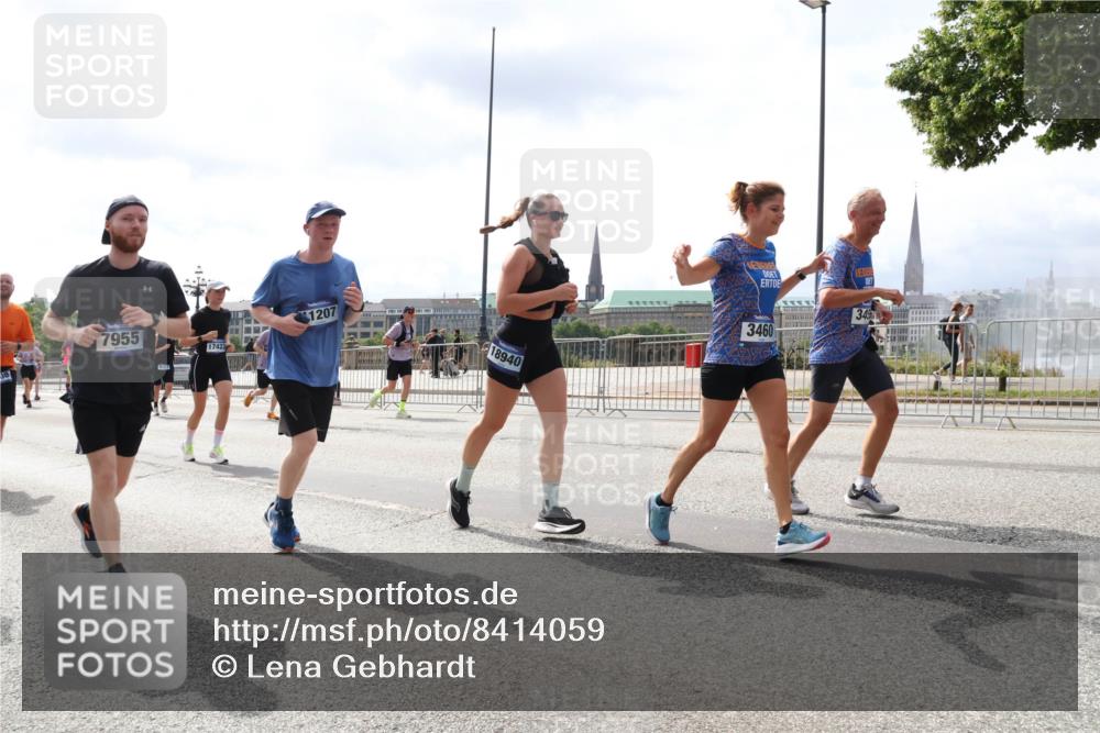 29.06.2025 - hella hamburg halbmarathon Lena Gebhardt http://msf.ph/oto/8414059 29.06.2025 10:42:05 Lombardsbrücke 7955, 17423, 1207, 18940, 34, 3460, 1039, 1150, 1360, 1509, 1624, 1648, 1712, 1752, 2145, 2523, 2974, 3276, 3326, 3459, 3460, 3568, 4329, 4353, 4541, 4735, 4736, 4787, 4885, 4891, 4892, 5419, 5432, 5671, 6136, 6137, 6153, 6320, 6430, 6436, 6450, 6618, 6828, 6837, 6846, 6917, 7357, 7477, 7557, 7955, 7968, 8004, 8014, 8162, 8163, 8300, 8301, 8443, 8459, 8712, 8897, 8908, 9008, 9223, 9370, 9467, 9588, 10027, 10623, 11011 meine-sportfotos.de