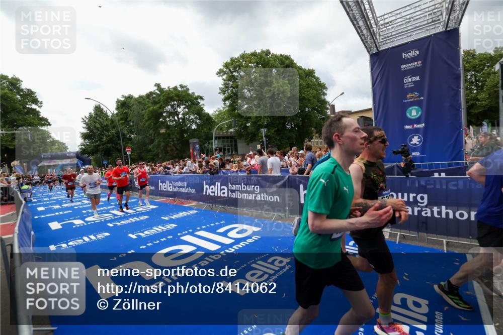29.06.2025 - hella hamburg halbmarathon Zöllner http://msf.ph/oto/8414062 29.06.2025 10:48:08 Ziel 1086, 4324, 4601, 4711, 6377, 9544, 9626, 9638, 12706, 12724, 12747, 12808, 13570, 16094, 16149, 16269, 18206, 18922 meine-sportfotos.de