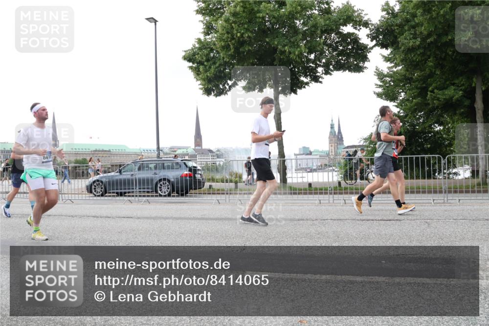 29.06.2025 - hella hamburg halbmarathon Lena Gebhardt http://msf.ph/oto/8414065 29.06.2025 10:51:22 Lombardsbrücke 8410, 1129, 1203, 1208, 1404, 1478, 1617, 1997, 2202, 2308, 2358, 2380, 2484, 2485, 2593, 2736, 2778, 2859, 3934, 4156, 4652, 4713, 4748, 4808, 4848, 4878, 4920, 5286, 5289, 5291, 5357, 5394, 5530, 5716, 5717, 6007, 6091, 6885, 6945, 6954, 6961, 7012, 7141, 7769, 7770, 7771, 7825, 7841, 7871, 7992, 8040, 8125, 8399, 8410, 8672, 8779, 9166, 9167, 9340, 9462, 9582, 9583, 9763, 10496, 10552, 10614, 10636, 11034, 11052, 11252, 11268, 11575 meine-sportfotos.de