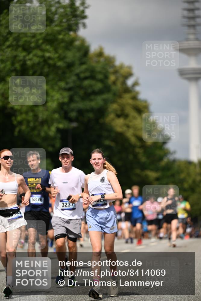 29.06.2025 - hella hamburg halbmarathon Dr. Thomas Lammeyer http://msf.ph/oto/8414069 29.06.2025 10:44:21 Kennedybrücke 1058, 1760, 2019, 2313, 2888, 2976, 3046, 3237, 3515, 3808, 3882, 3883, 3884, 4173, 4752, 5229, 5263, 5654, 5701, 5876, 5877, 5901, 6427, 6739, 6866, 6876, 7045, 7174, 7455, 7456, 7524, 7675, 7850, 7984, 8107, 8391, 8612, 8865, 8866, 9495, 9698, 9747, 9777, 10441, 10512, 10626, 10806, 10818, 11175, 11242 meine-sportfotos.de