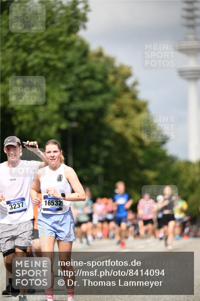 29.06.2025 - hella hamburg halbmarathon Dr. Thomas Lammeyer http://msf.ph/oto/8414094 29.06.2025 10:44:23 Kennedybrücke 1058, 1586, 2019, 2313, 2888, 2976, 3237, 3515, 3808, 3882, 3883, 3884, 4173, 4752, 5229, 5263, 5654, 5701, 5876, 5877, 5901, 6427, 6866, 6876, 7045, 7174, 7455, 7456, 7524, 7675, 7850, 7984, 8107, 8391, 8612, 8865, 8866, 9495, 9698, 9747, 9777, 10441, 10512, 10626, 10806, 10818, 10833, 11175, 11242, 11244 meine-sportfotos.de