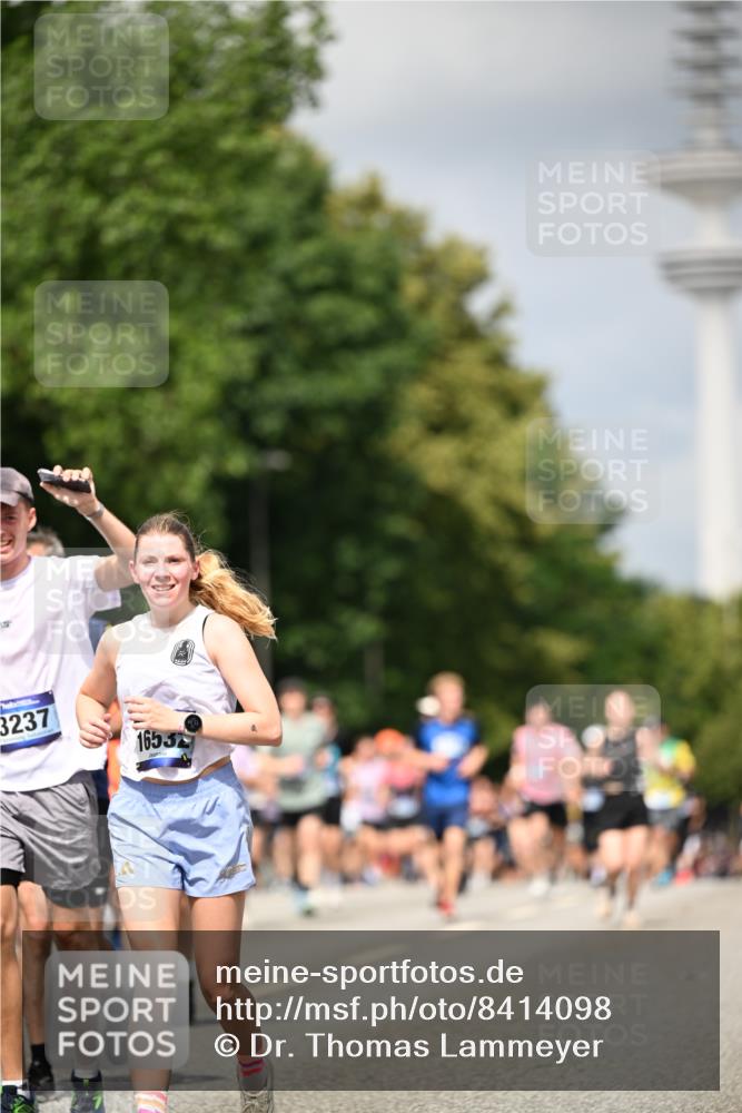 29.06.2025 - hella hamburg halbmarathon Dr. Thomas Lammeyer http://msf.ph/oto/8414098 29.06.2025 10:44:23 Kennedybrücke 1058, 1586, 2019, 2313, 2888, 2976, 3237, 3515, 3808, 3882, 3883, 3884, 4173, 4752, 5229, 5263, 5654, 5701, 5876, 5877, 5901, 6427, 6866, 6876, 7045, 7174, 7455, 7456, 7524, 7675, 7850, 7984, 8107, 8391, 8612, 8865, 8866, 9495, 9698, 9747, 9777, 10441, 10512, 10626, 10806, 10818, 10833, 11175, 11242, 11244 meine-sportfotos.de