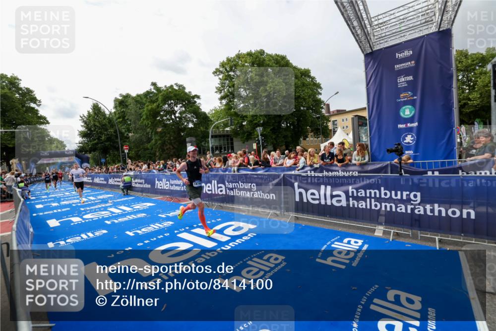 29.06.2025 - hella hamburg halbmarathon Zöllner http://msf.ph/oto/8414100 29.06.2025 10:24:52 Ziel 1241, 1271, 7142, 11678, 13872, 14836, 16361, 18740 meine-sportfotos.de