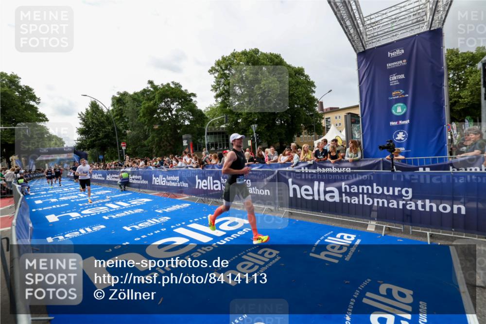 29.06.2025 - hella hamburg halbmarathon Zöllner http://msf.ph/oto/8414113 29.06.2025 10:24:52 Ziel 1241, 1271, 7142, 11678, 13872, 14836, 16361, 18740 meine-sportfotos.de