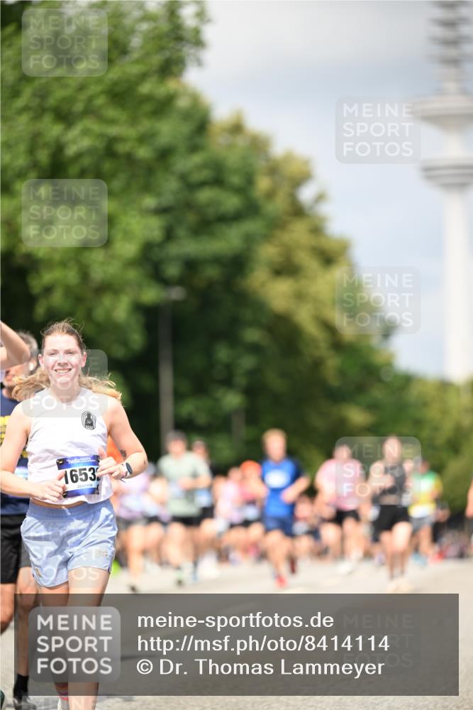 29.06.2025 - hella hamburg halbmarathon Dr. Thomas Lammeyer http://msf.ph/oto/8414114 29.06.2025 10:44:23 Kennedybrücke 1058, 1586, 2019, 2313, 2888, 2976, 3237, 3515, 3808, 3882, 3883, 3884, 4173, 4752, 5229, 5263, 5654, 5701, 5876, 5877, 5901, 6427, 6866, 6876, 7045, 7174, 7455, 7456, 7524, 7675, 7850, 7984, 8107, 8391, 8612, 8865, 8866, 9495, 9698, 9747, 9777, 10441, 10512, 10626, 10806, 10818, 10833, 11175, 11242, 11244 meine-sportfotos.de