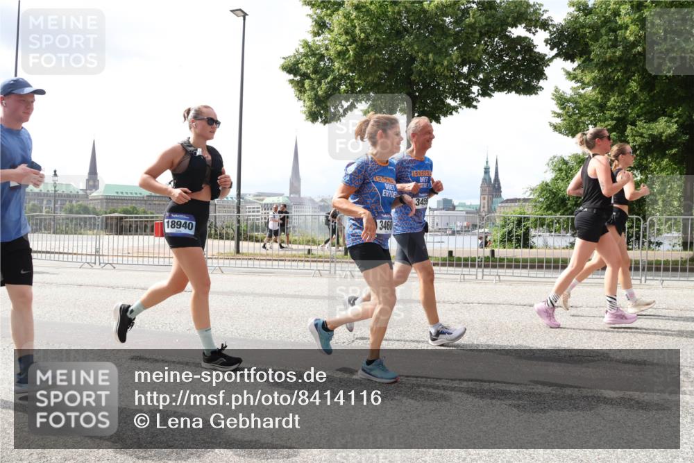 29.06.2025 - hella hamburg halbmarathon Lena Gebhardt http://msf.ph/oto/8414116 29.06.2025 10:42:06 Lombardsbrücke 3459, 3460, 18940, 1039, 1150, 1360, 1509, 1624, 1648, 1712, 1752, 2145, 2523, 2974, 3276, 3326, 3459, 3460, 3568, 4329, 4353, 4541, 4735, 4736, 4787, 4885, 4891, 4892, 5419, 5432, 5671, 5810, 6136, 6137, 6153, 6320, 6430, 6436, 6450, 6618, 6828, 6837, 6846, 6917, 7260, 7357, 7477, 7557, 7955, 7968, 8004, 8014, 8162, 8163, 8300, 8301, 8443, 8459, 8712, 8897, 8908, 9008, 9223, 9370, 9467, 9588, 10027, 10623 meine-sportfotos.de