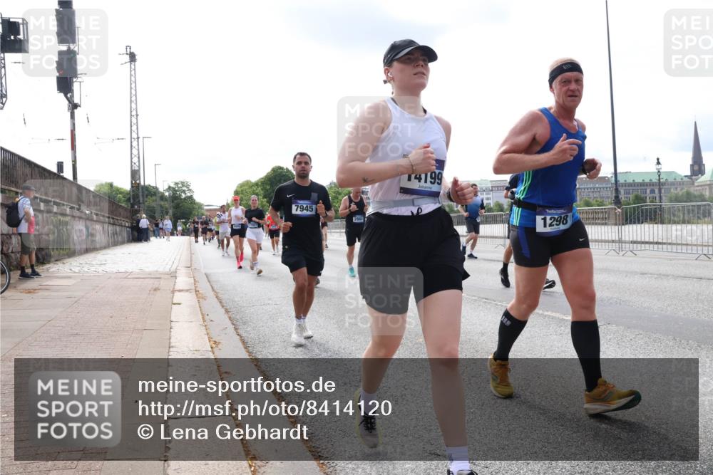 29.06.2025 - hella hamburg halbmarathon Lena Gebhardt http://msf.ph/oto/8414120 29.06.2025 10:17:24 Lombardsbrücke 7945, 2860, 14199, 1298, 1015, 1083, 1137, 1204, 1298, 1331, 1348, 1356, 1477, 1553, 1795, 2225, 2259, 2305, 2548, 2860, 2908, 3210, 3464, 3466, 3622, 3802, 3803, 4194, 4218, 4852, 5002, 5023, 5390, 5929, 5930, 5995, 6126, 6128, 6254, 6336, 6352, 6520, 6522, 6786, 7011, 7114, 7115, 7257, 7258, 7291, 7345, 7376, 7410, 7413, 7445, 7566, 7647, 7844, 7928, 7945, 8210, 8253, 8263, 8309, 8351, 8433, 8513, 8558, 8895, 8983, 9152, 9259, 9848 meine-sportfotos.de