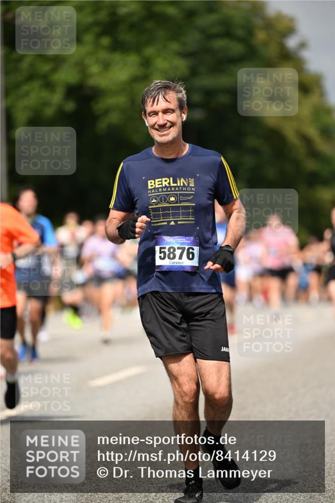 29.06.2025 - hella hamburg halbmarathon Dr. Thomas Lammeyer http://msf.ph/oto/8414129 29.06.2025 10:44:26 Kennedybrücke 1058, 1291, 1586, 1899, 2019, 2313, 2515, 2572, 2888, 2976, 3237, 3515, 3808, 3882, 3883, 3884, 4173, 4752, 5229, 5263, 5654, 5701, 5876, 5877, 5901, 6673, 6866, 6876, 6920, 7045, 7174, 7455, 7456, 7524, 7675, 7850, 7984, 8107, 8391, 8612, 8865, 8866, 9495, 9698, 9747, 10441, 10626, 10806, 10818, 10833, 11175, 11242, 11244 meine-sportfotos.de