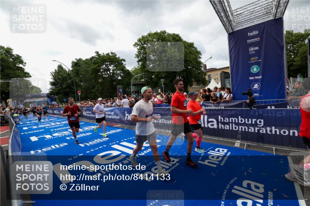29.06.2025 - hella hamburg halbmarathon Zöllner http://msf.ph/oto/8414133 29.06.2025 10:48:11 Ziel 1086, 1914, 4324, 4711, 9544, 9626, 9638, 12685, 12706, 12724, 12747, 13570, 14192, 14814, 15590, 15973, 15981, 16094, 16149, 16269 meine-sportfotos.de