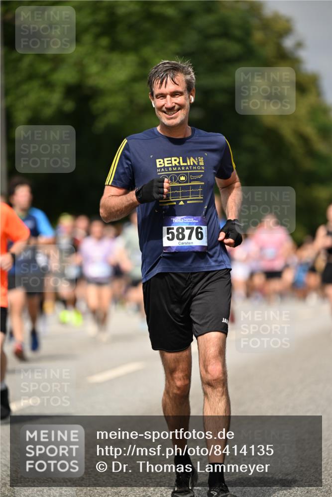 29.06.2025 - hella hamburg halbmarathon Dr. Thomas Lammeyer http://msf.ph/oto/8414135 29.06.2025 10:44:26 Kennedybrücke 1058, 1291, 1586, 1899, 2019, 2313, 2515, 2572, 2888, 2976, 3237, 3515, 3808, 3882, 3883, 3884, 4173, 4752, 5229, 5263, 5654, 5701, 5876, 5877, 5901, 6673, 6866, 6876, 6920, 7045, 7174, 7455, 7456, 7524, 7675, 7850, 7984, 8107, 8391, 8612, 8865, 8866, 9495, 9698, 9747, 10441, 10626, 10806, 10818, 10833, 11175, 11242, 11244 meine-sportfotos.de