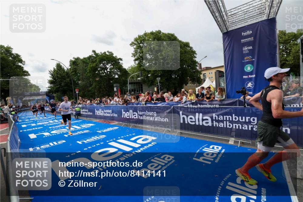 29.06.2025 - hella hamburg halbmarathon Zöllner http://msf.ph/oto/8414141 29.06.2025 10:24:53 Ziel 1241, 1271, 7142, 11678, 13872, 14836, 16361, 17752, 18740 meine-sportfotos.de