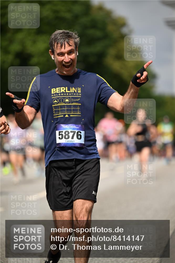 29.06.2025 - hella hamburg halbmarathon Dr. Thomas Lammeyer http://msf.ph/oto/8414147 29.06.2025 10:44:27 Kennedybrücke 1058, 1291, 1586, 1899, 2019, 2515, 2572, 2888, 2976, 3237, 3515, 3808, 3882, 3883, 3884, 4173, 4271, 4752, 5229, 5263, 5654, 5701, 5876, 5877, 5901, 6673, 6866, 6876, 6920, 7045, 7174, 7455, 7456, 7524, 7675, 7850, 7984, 8107, 8391, 8612, 8865, 8866, 8984, 9187, 9495, 9698, 9747, 10441, 10626, 10806, 10818, 10833, 11242, 11244 meine-sportfotos.de