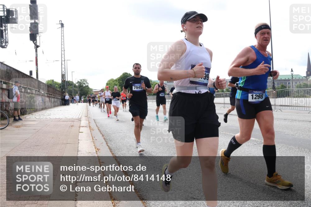 29.06.2025 - hella hamburg halbmarathon Lena Gebhardt http://msf.ph/oto/8414148 29.06.2025 10:17:24 Lombardsbrücke 1095, 17927, 7945, 39, 1298, 1015, 1083, 1137, 1204, 1298, 1331, 1348, 1356, 1477, 1553, 1795, 2225, 2259, 2305, 2548, 2860, 2908, 3210, 3464, 3466, 3622, 3802, 3803, 4194, 4218, 4852, 5002, 5023, 5390, 5929, 5930, 5995, 6126, 6128, 6254, 6336, 6352, 6520, 6522, 6786, 7011, 7114, 7115, 7257, 7258, 7291, 7345, 7376, 7410, 7413, 7445, 7566, 7647, 7844, 7928, 7945, 8210, 8253, 8263, 8309, 8351, 8433, 8513, 8558, 8895, 8983, 9152, 9259, 9848 meine-sportfotos.de