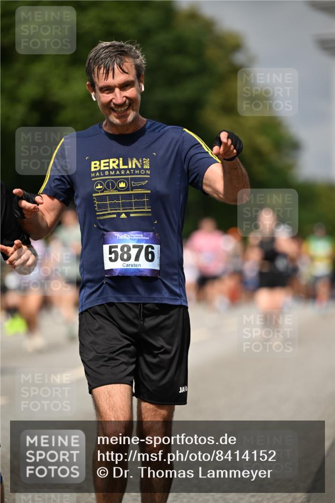 29.06.2025 - hella hamburg halbmarathon Dr. Thomas Lammeyer http://msf.ph/oto/8414152 29.06.2025 10:44:27 Kennedybrücke 1058, 1291, 1586, 1899, 2019, 2515, 2572, 2888, 2976, 3237, 3515, 3808, 3882, 3883, 3884, 4173, 4271, 4752, 5229, 5263, 5654, 5701, 5876, 5877, 5901, 6673, 6866, 6876, 6920, 7045, 7174, 7455, 7456, 7524, 7675, 7850, 7984, 8107, 8391, 8612, 8865, 8866, 8984, 9187, 9495, 9698, 9747, 10441, 10626, 10806, 10818, 10833, 11242, 11244 meine-sportfotos.de