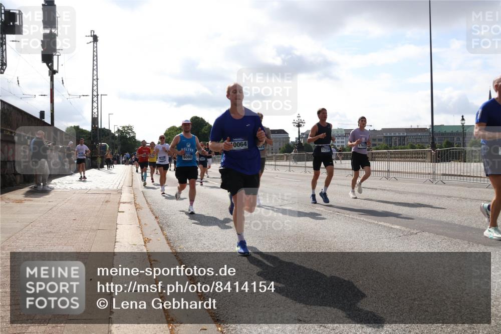 29.06.2025 - hella hamburg halbmarathon Lena Gebhardt http://msf.ph/oto/8414154 29.06.2025 09:50:42 Lombardsbrücke 6080, 1487, 0064, 1772, 17623, 1209, 1358, 1441, 1688, 1697, 1700, 1882, 2546, 2568, 2675, 2719, 2826, 3056, 3332, 3626, 3947, 4205, 4229, 4380, 4398, 4823, 4893, 5026, 5436, 5472, 5506, 5508, 5745, 5752, 5791, 5803, 5916, 6080, 6429, 6458, 6529, 6639, 6649, 6686, 6687, 7026, 7110, 8091, 8450, 8574, 8958, 9017, 9116, 9302, 9365, 10064, 10218, 10783, 10922, 11281, 11284, 11305, 11379, 11767, 12292, 12895, 13725 meine-sportfotos.de