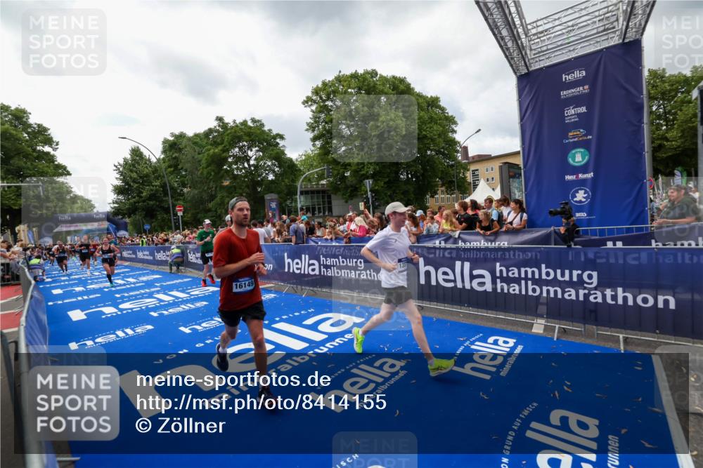 29.06.2025 - hella hamburg halbmarathon Zöllner http://msf.ph/oto/8414155 29.06.2025 10:48:11 Ziel 1086, 1914, 4324, 4711, 9544, 9626, 9638, 12685, 12706, 12724, 12747, 13570, 14192, 14814, 15590, 15973, 15981, 16094, 16149, 16269 meine-sportfotos.de