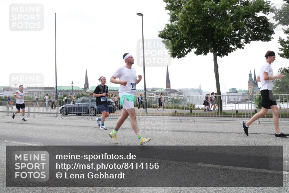 29.06.2025 - hella hamburg halbmarathon Lena Gebhardt http://msf.ph/oto/8414156 29.06.2025 10:51:23 Lombardsbrücke 2202, 8410, 1203, 1208, 1404, 1478, 1617, 1997, 2202, 2308, 2358, 2380, 2484, 2485, 2593, 2736, 2778, 2859, 3934, 4156, 4652, 4713, 4748, 4808, 4878, 4920, 5286, 5289, 5291, 5357, 5394, 5530, 5716, 5717, 6007, 6091, 6885, 6945, 6954, 6961, 7012, 7141, 7769, 7770, 7771, 7825, 7841, 7871, 7992, 8040, 8125, 8399, 8410, 8672, 9166, 9167, 9340, 9462, 9582, 9583, 9763, 10496, 10552, 11034, 11052, 11252, 11268, 11575 meine-sportfotos.de