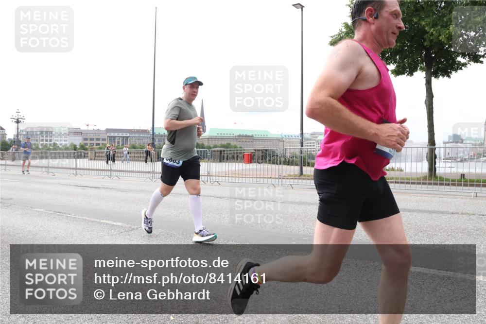 29.06.2025 - hella hamburg halbmarathon Lena Gebhardt http://msf.ph/oto/8414161 29.06.2025 10:26:00 Lombardsbrücke 1093, 1305, 1479, 1481, 3343, 3617, 3765, 4378, 4797, 5028, 5497, 6159, 6663, 8276, 8306, 8674, 8881, 9811, 10104, 10219, 11107, 11139, 11596, 11699, 11828, 11859, 12074, 12505, 12826, 12827, 12838, 12945, 12946, 13653, 14063, 14179, 14223, 14356, 14726, 14936, 15283, 16289, 16354, 16381, 16927, 17369, 19144 meine-sportfotos.de