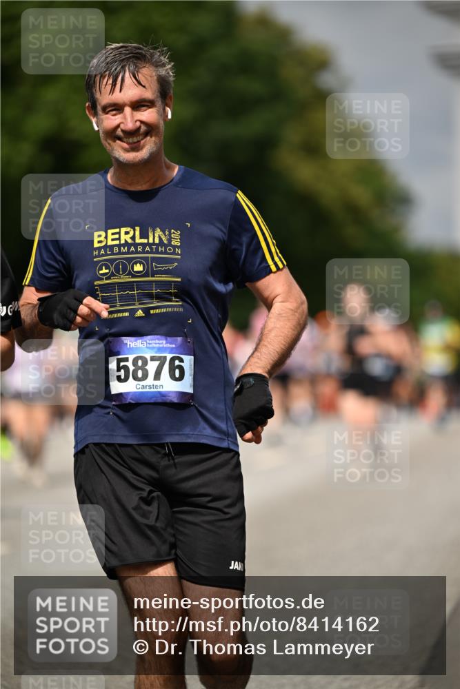 29.06.2025 - hella hamburg halbmarathon Dr. Thomas Lammeyer http://msf.ph/oto/8414162 29.06.2025 10:44:27 Kennedybrücke 1058, 1291, 1586, 1899, 2019, 2515, 2572, 2888, 2976, 3237, 3515, 3808, 3882, 3883, 3884, 4173, 4271, 4752, 5229, 5263, 5654, 5701, 5876, 5877, 5901, 6673, 6866, 6876, 6920, 7045, 7174, 7455, 7456, 7524, 7675, 7850, 7984, 8107, 8391, 8612, 8865, 8866, 8984, 9187, 9495, 9698, 9747, 10441, 10626, 10806, 10818, 10833, 11242, 11244 meine-sportfotos.de