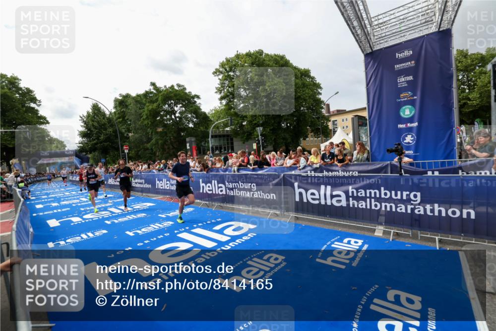 29.06.2025 - hella hamburg halbmarathon Zöllner http://msf.ph/oto/8414165 29.06.2025 10:24:56 Ziel 1271, 7142, 10867, 11678, 13872, 14836, 16361, 17752 meine-sportfotos.de