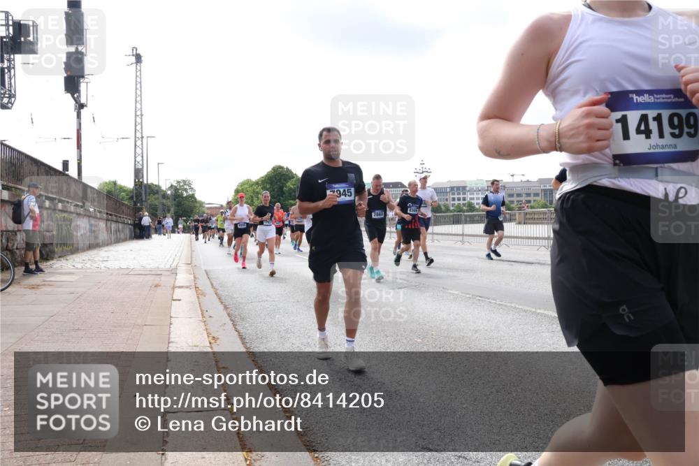 29.06.2025 - hella hamburg halbmarathon Lena Gebhardt http://msf.ph/oto/8414205 29.06.2025 10:17:25 Lombardsbrücke 945, 2860, 8309, 14199, 1015, 1083, 1137, 1204, 1274, 1298, 1331, 1348, 1356, 1458, 1477, 1553, 1795, 2225, 2259, 2305, 2548, 2860, 2908, 3210, 3464, 3466, 3622, 3802, 3803, 4194, 4218, 4852, 5002, 5023, 5390, 5929, 5930, 5995, 6126, 6128, 6254, 6336, 6352, 6520, 6522, 6786, 7011, 7114, 7115, 7257, 7258, 7291, 7345, 7376, 7410, 7413, 7445, 7566, 7647, 7844, 7928, 7945, 8144, 8210, 8253, 8263, 8309, 8351, 8433, 8513, 8558, 8895, 8983, 9152, 9259, 9848 meine-sportfotos.de