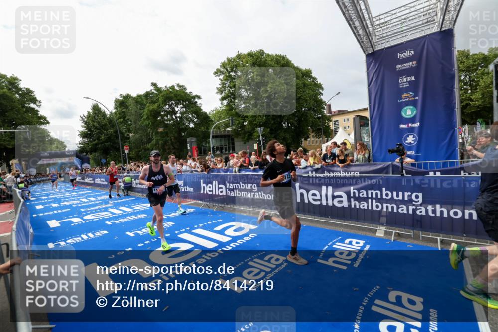 29.06.2025 - hella hamburg halbmarathon Zöllner http://msf.ph/oto/8414219 29.06.2025 10:24:57 Ziel 1271, 7142, 10867, 11678, 13872, 14836, 16361, 17752 meine-sportfotos.de