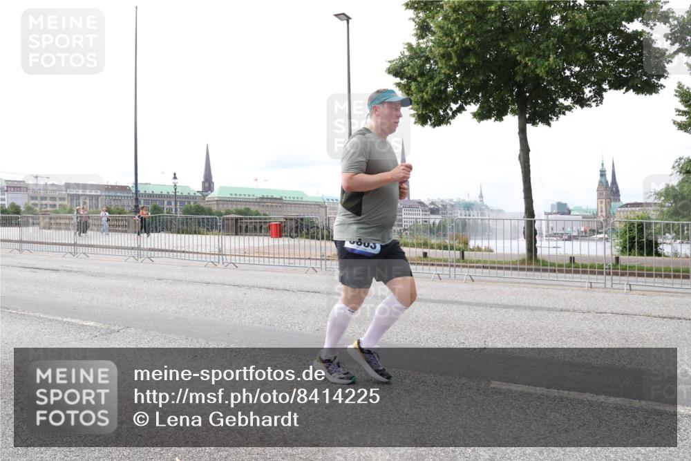 29.06.2025 - hella hamburg halbmarathon Lena Gebhardt http://msf.ph/oto/8414225 29.06.2025 10:26:00 Lombardsbrücke 1093, 1305, 1479, 1481, 3343, 3617, 3765, 4378, 4797, 5028, 5497, 6159, 6663, 8276, 8306, 8674, 8881, 9811, 10104, 10219, 11107, 11139, 11596, 11699, 11828, 11859, 12074, 12505, 12826, 12827, 12838, 12945, 12946, 13653, 14063, 14179, 14223, 14356, 14726, 14936, 15283, 16289, 16354, 16381, 16927, 17369, 19144 meine-sportfotos.de