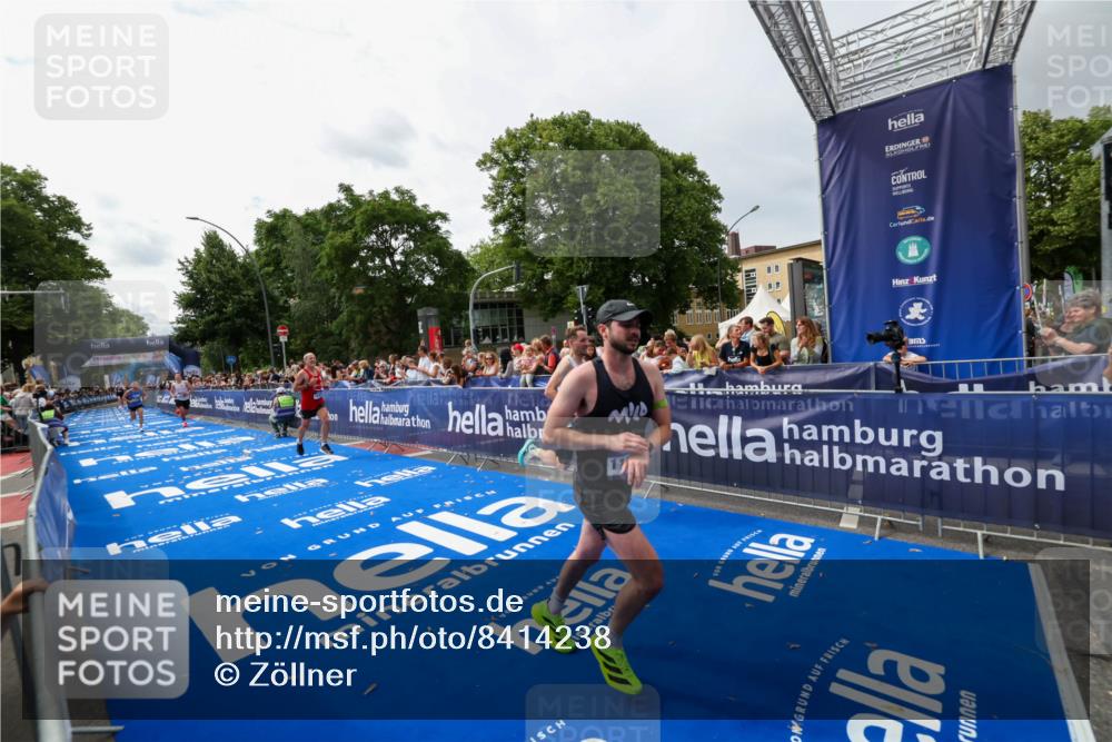 29.06.2025 - hella hamburg halbmarathon Zöllner http://msf.ph/oto/8414238 29.06.2025 10:24:58 Ziel 1271, 7142, 10867, 11678, 14836, 16361, 17752 meine-sportfotos.de