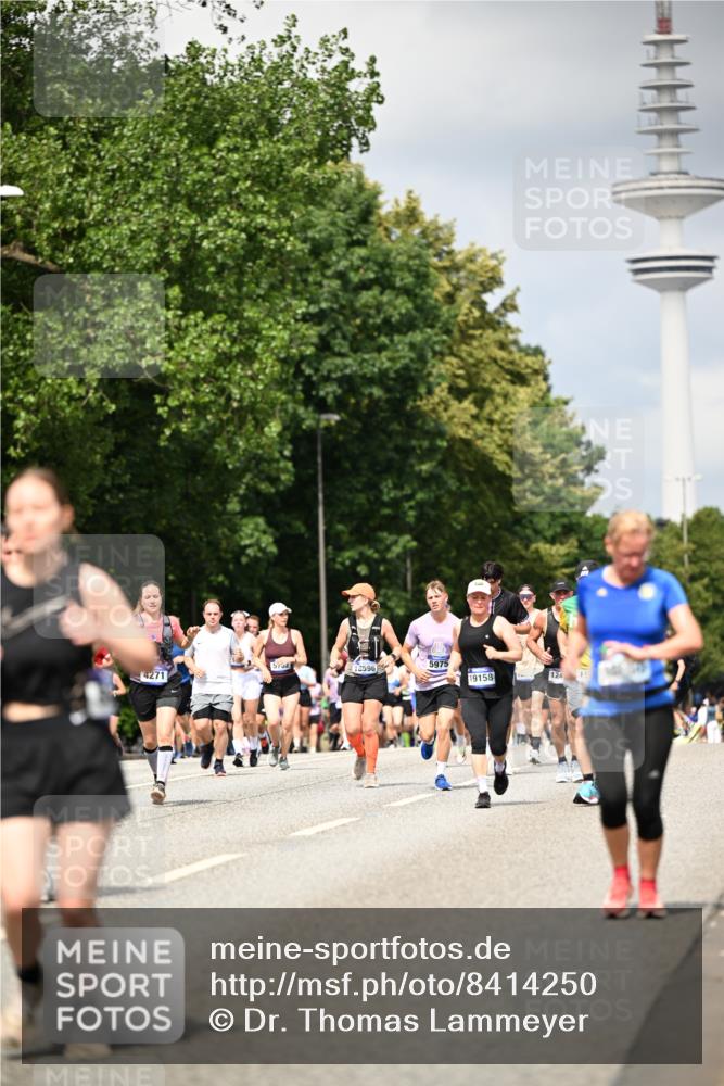 29.06.2025 - hella hamburg halbmarathon Dr. Thomas Lammeyer http://msf.ph/oto/8414250 29.06.2025 10:44:34 Kennedybrücke 1058, 1291, 1586, 1899, 2019, 2109, 2254, 2515, 2572, 2888, 3237, 3515, 3607, 3808, 3883, 3884, 4271, 5229, 5263, 5654, 5701, 5702, 5876, 5877, 5901, 5975, 6673, 6866, 6876, 6920, 7174, 7455, 7456, 7675, 7850, 7984, 8107, 8391, 8815, 8984, 9187, 9468, 9495, 9747, 9977, 10806, 10833, 11242, 11244 meine-sportfotos.de