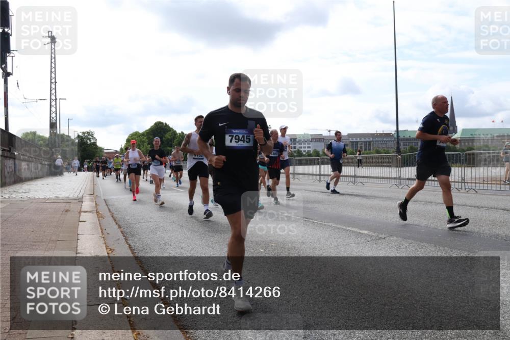 29.06.2025 - hella hamburg halbmarathon Lena Gebhardt http://msf.ph/oto/8414266 29.06.2025 10:17:25 Lombardsbrücke 77927, 8895, 9152, 7945, 1015, 1083, 1137, 1204, 1274, 1298, 1331, 1348, 1356, 1458, 1477, 1553, 1795, 2225, 2259, 2305, 2548, 2860, 2908, 3210, 3464, 3466, 3622, 3802, 3803, 4194, 4218, 4852, 5002, 5023, 5390, 5929, 5930, 5995, 6126, 6128, 6254, 6336, 6352, 6520, 6522, 6786, 7011, 7114, 7115, 7257, 7258, 7291, 7345, 7376, 7410, 7413, 7445, 7566, 7647, 7844, 7928, 7945, 8144, 8210, 8253, 8263, 8309, 8351, 8433, 8513, 8558, 8895, 8983, 9152, 9259, 9848 meine-sportfotos.de