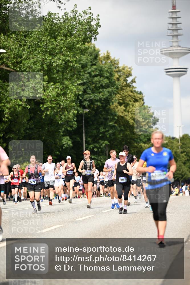29.06.2025 - hella hamburg halbmarathon Dr. Thomas Lammeyer http://msf.ph/oto/8414267 29.06.2025 10:44:35 Kennedybrücke 1058, 1291, 1586, 1899, 2019, 2109, 2254, 2515, 2572, 2888, 3237, 3515, 3607, 3808, 3883, 3884, 4271, 5229, 5263, 5654, 5701, 5702, 5876, 5877, 5901, 5975, 6673, 6866, 6876, 6920, 7174, 7455, 7456, 7675, 7850, 7984, 8107, 8391, 8815, 8984, 9187, 9468, 9495, 9747, 9977, 10806, 10833, 11242, 11244 meine-sportfotos.de