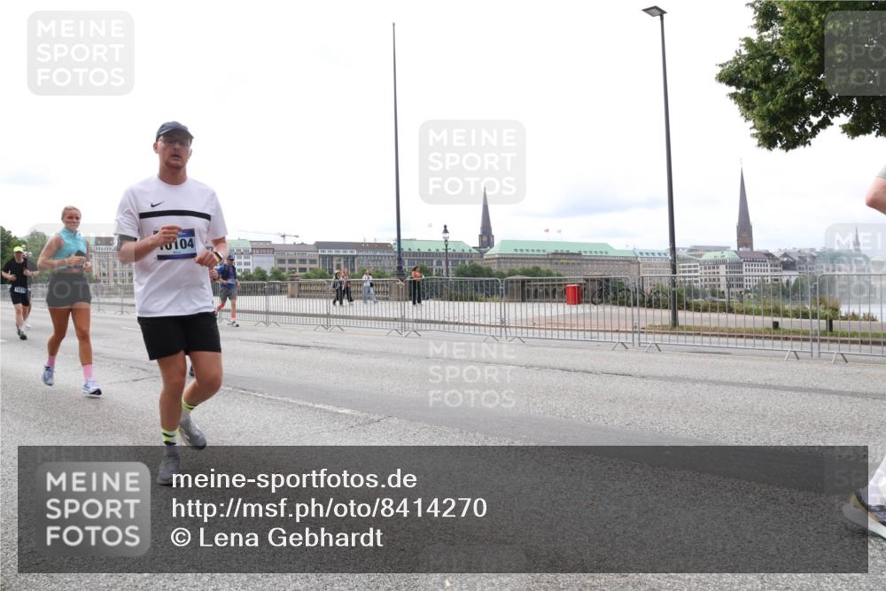 29.06.2025 - hella hamburg halbmarathon Lena Gebhardt http://msf.ph/oto/8414270 29.06.2025 10:26:01 Lombardsbrücke 10104, 1305, 1479, 1481, 3343, 3617, 3765, 4268, 4315, 4378, 4797, 5028, 5497, 6159, 6663, 8276, 8306, 8674, 8881, 9811, 10104, 10219, 11107, 11139, 11596, 11699, 11828, 11859, 12074, 12505, 12826, 12827, 12838, 12945, 12946, 13653, 14063, 14179, 14223, 14356, 14726, 14936, 16289, 16354, 16381, 16927, 17369, 19144 meine-sportfotos.de