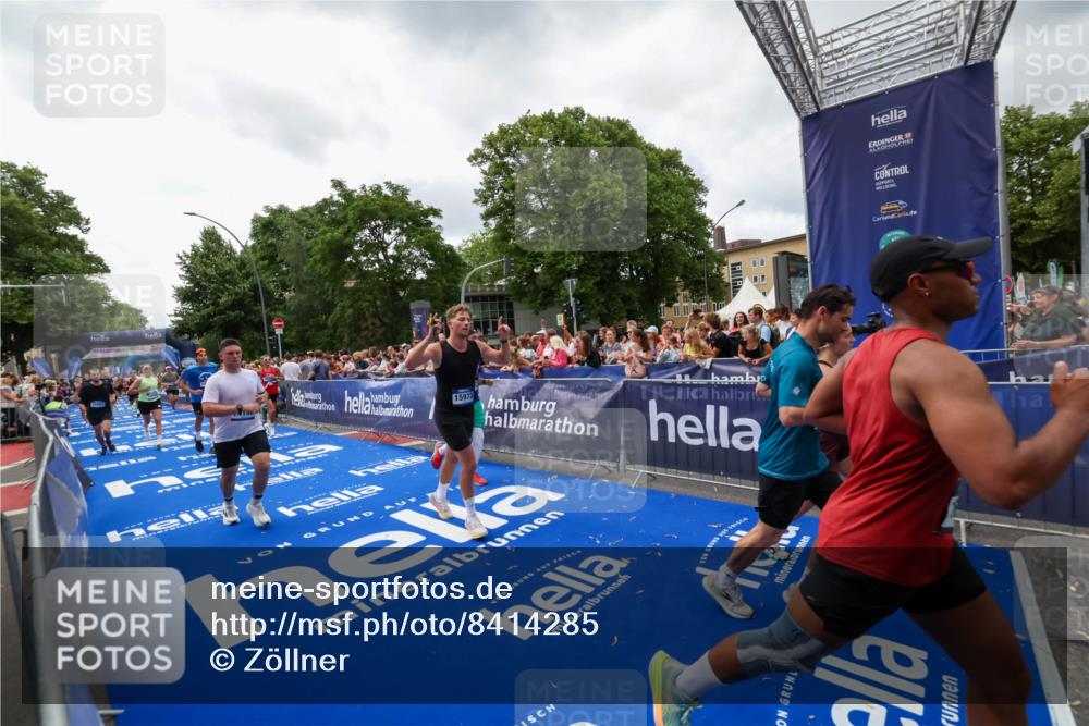 29.06.2025 - hella hamburg halbmarathon Zöllner http://msf.ph/oto/8414285 29.06.2025 10:48:16 Ziel 1914, 7599, 8916, 9544, 9626, 11211, 12685, 14192, 14797, 14814, 15590, 15629, 15973, 15981, 16094, 16269, 18963, 19127 meine-sportfotos.de