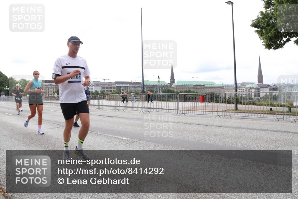 29.06.2025 - hella hamburg halbmarathon Lena Gebhardt http://msf.ph/oto/8414292 29.06.2025 10:26:01 Lombardsbrücke 104, 1305, 1479, 1481, 3343, 3617, 3765, 4268, 4315, 4378, 4797, 5028, 5497, 6159, 6663, 8276, 8306, 8674, 8881, 9811, 10104, 10219, 11107, 11139, 11596, 11699, 11828, 11859, 12074, 12505, 12826, 12827, 12838, 12945, 12946, 13653, 14063, 14179, 14223, 14356, 14726, 14936, 16289, 16354, 16381, 16927, 17369, 19144 meine-sportfotos.de