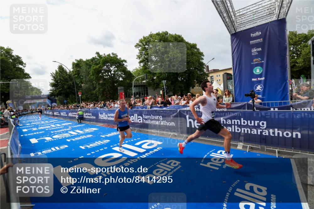 29.06.2025 - hella hamburg halbmarathon Zöllner http://msf.ph/oto/8414295 29.06.2025 10:25:01 Ziel 2483, 10867, 14836, 17752 meine-sportfotos.de