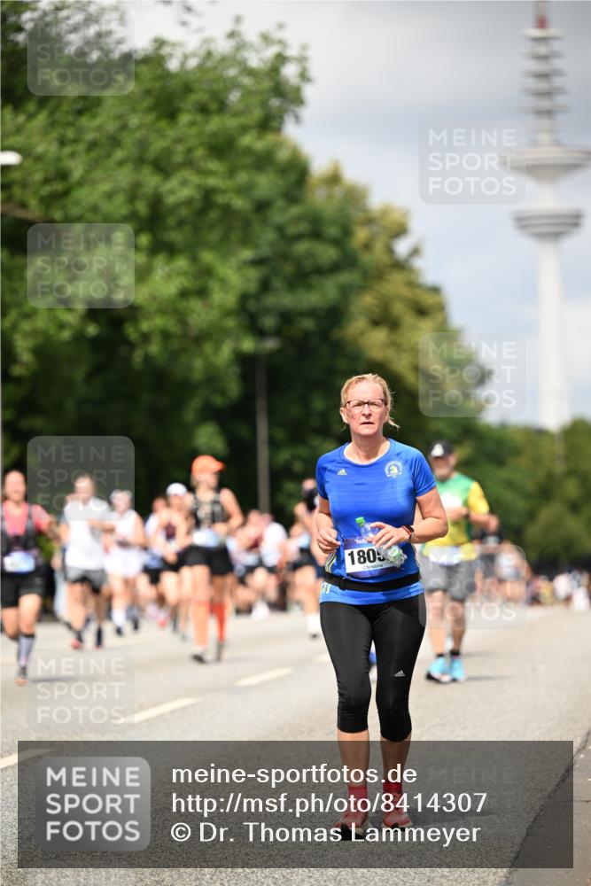 29.06.2025 - hella hamburg halbmarathon Dr. Thomas Lammeyer http://msf.ph/oto/8414307 29.06.2025 10:44:36 Kennedybrücke 1058, 1291, 1586, 1899, 2019, 2109, 2254, 2515, 2572, 2888, 3237, 3515, 3607, 3808, 3883, 4271, 5229, 5263, 5654, 5701, 5702, 5876, 5877, 5901, 5975, 6363, 6673, 6866, 6876, 6920, 7174, 7455, 7456, 7675, 7850, 7984, 8107, 8391, 8815, 8984, 9187, 9468, 9495, 9747, 9977, 10806, 10833, 11242, 11244 meine-sportfotos.de