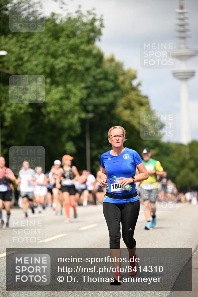 29.06.2025 - hella hamburg halbmarathon Dr. Thomas Lammeyer http://msf.ph/oto/8414310 29.06.2025 10:44:36 Kennedybrücke 1058, 1291, 1586, 1899, 2019, 2109, 2254, 2515, 2572, 2888, 3237, 3515, 3607, 3808, 3883, 4271, 5229, 5263, 5654, 5701, 5702, 5876, 5877, 5901, 5975, 6363, 6673, 6866, 6876, 6920, 7174, 7455, 7456, 7675, 7850, 7984, 8107, 8391, 8815, 8984, 9187, 9468, 9495, 9747, 9977, 10806, 10833, 11242, 11244 meine-sportfotos.de