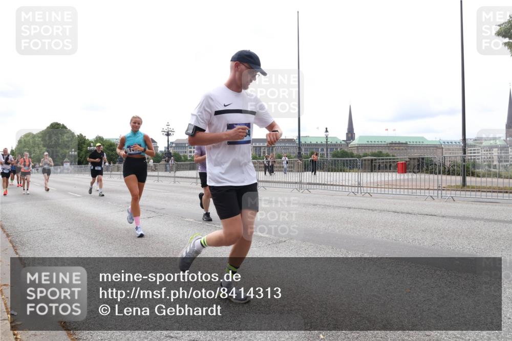 29.06.2025 - hella hamburg halbmarathon Lena Gebhardt http://msf.ph/oto/8414313 29.06.2025 10:26:01 Lombardsbrücke 10219, 1305, 1479, 1481, 3343, 3617, 3765, 4268, 4315, 4378, 4797, 5028, 5497, 6159, 6663, 8276, 8306, 8674, 8881, 9811, 10104, 10219, 11107, 11139, 11596, 11699, 11828, 11859, 12074, 12505, 12826, 12827, 12838, 12945, 12946, 13653, 14063, 14179, 14223, 14356, 14726, 14936, 16289, 16354, 16381, 16927, 17369, 19144 meine-sportfotos.de