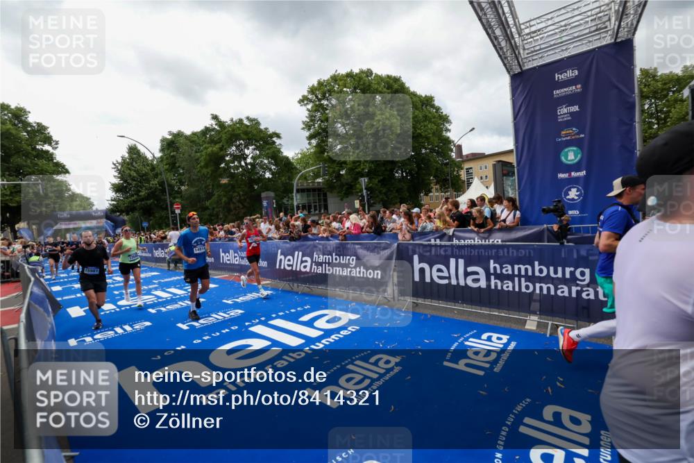 29.06.2025 - hella hamburg halbmarathon Zöllner http://msf.ph/oto/8414321 29.06.2025 10:48:18 Ziel 1914, 7599, 8916, 9770, 11211, 11467, 12685, 14192, 14797, 14814, 15590, 15629, 15735, 15973, 15981, 18963, 19127 meine-sportfotos.de