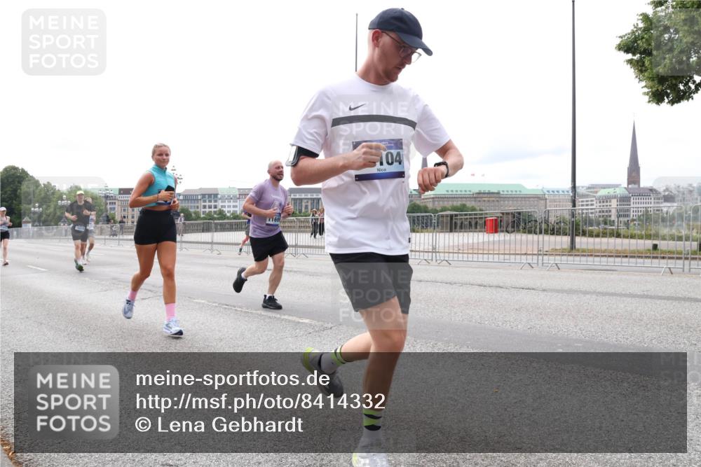 29.06.2025 - hella hamburg halbmarathon Lena Gebhardt http://msf.ph/oto/8414332 29.06.2025 10:26:01 Lombardsbrücke 10219, 104, 1305, 1479, 1481, 3343, 3617, 3765, 4268, 4315, 4378, 4797, 5028, 5497, 6159, 6663, 8276, 8306, 8674, 8881, 9811, 10104, 10219, 11107, 11139, 11596, 11699, 11828, 11859, 12074, 12505, 12826, 12827, 12838, 12945, 12946, 13653, 14063, 14179, 14223, 14356, 14726, 14936, 16289, 16354, 16381, 16927, 17369, 19144 meine-sportfotos.de